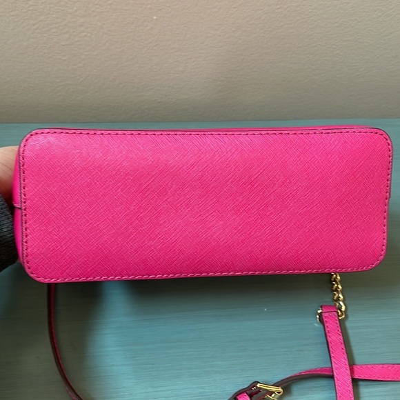 💖 EUC Hot Pink Michael Kors Crossbody Bag gold hardware Barbie Core - Picture 7 of 7
